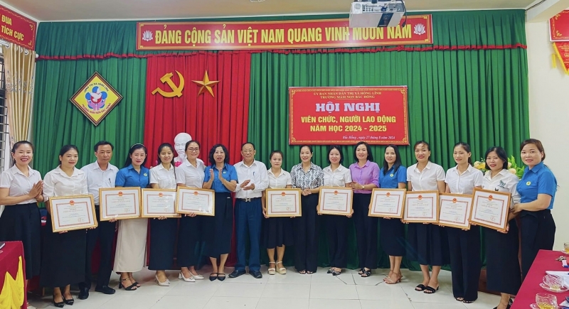 Hồng Lĩnh: Chỉ đạo CĐCS trường học phối hợp tổ chức Hội nghị Viên chức, người lao động năm học 2024 - 2025